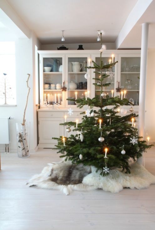 scandinavian christmas tree decor 9 Scandinavian Christmas Tree Decor Ideas