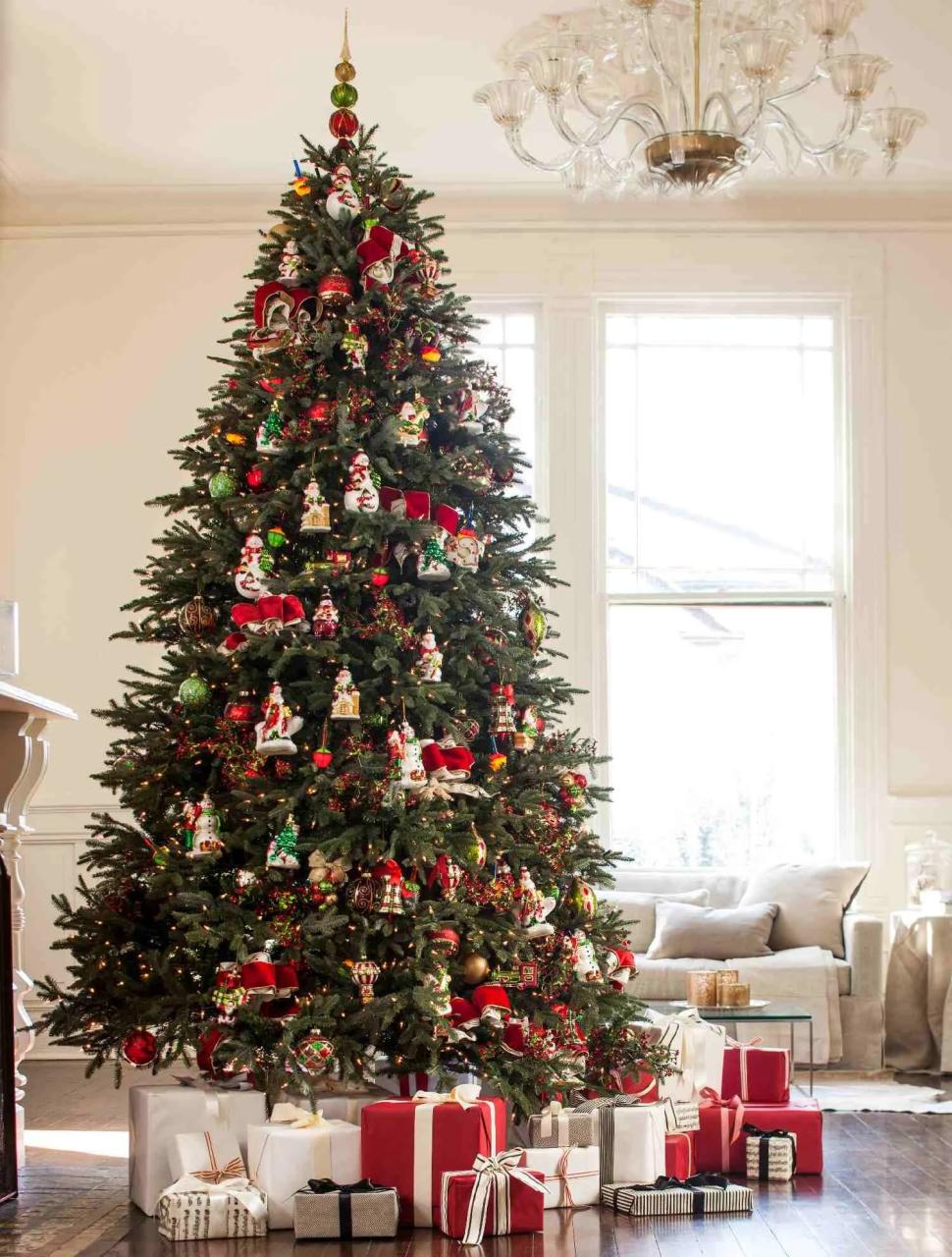 christmas tree leaves decor 45 Classic Christmas Tree Decorations Ideas Decoration Love