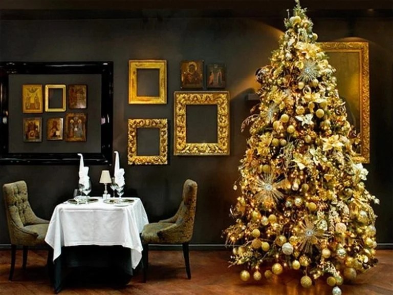 gold christmas wall decor 30 Best Gold Christmas Decoration Ideas