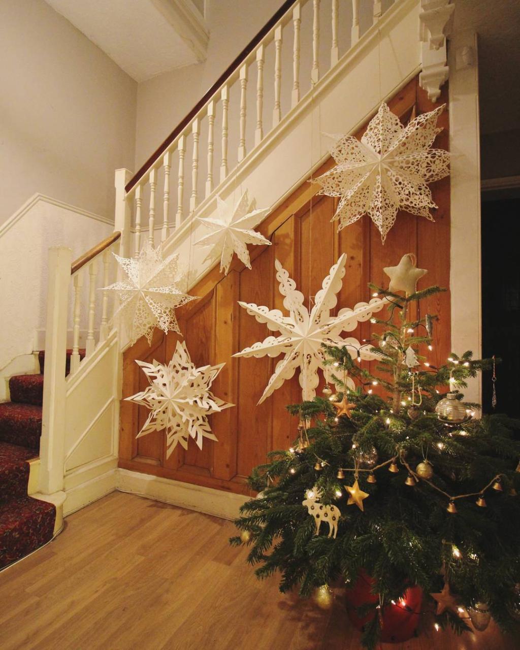 christmas decoration ideas snowflakes 35 Charming And Best DIY Christmas Decor Ideas For A FunFilled Christmas