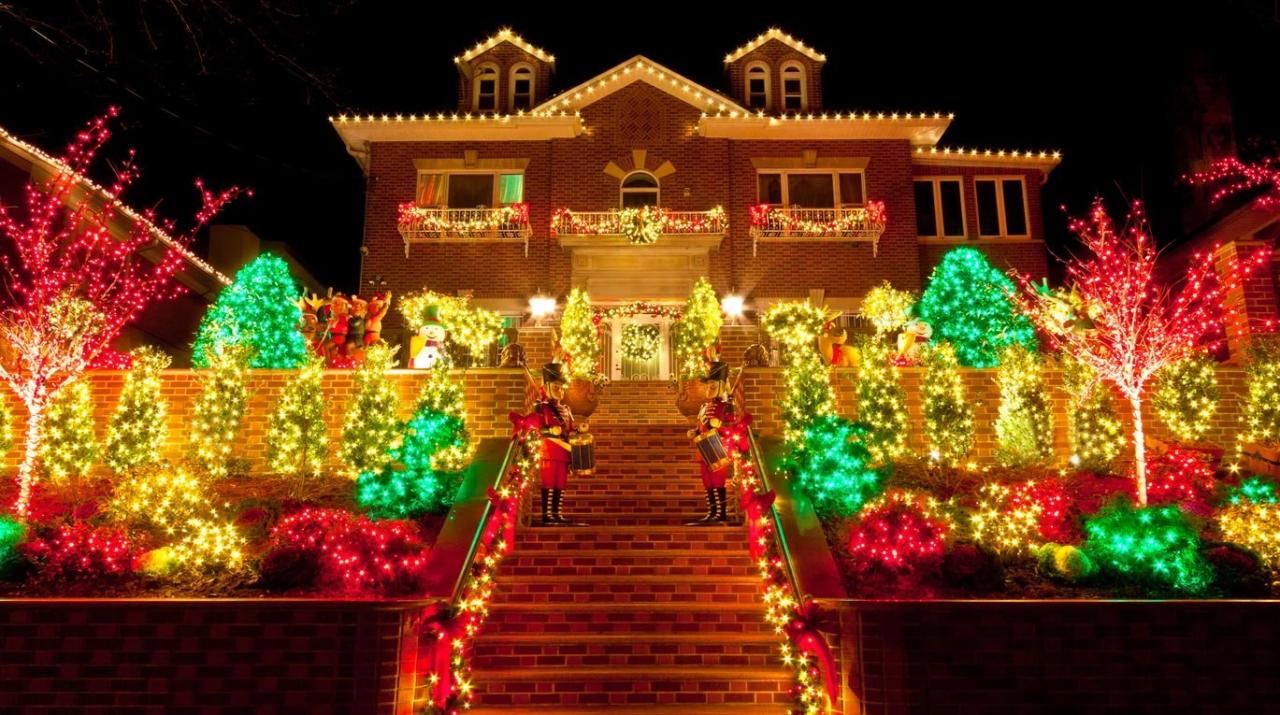 christmas light house decor 20 Phenomenal Outdoor Christmas Lights Setups