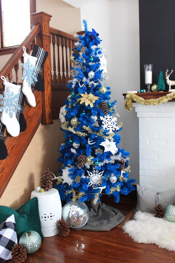 christmas decor with blue How to Decorate a Blue Christmas Tree » Decor Adventures