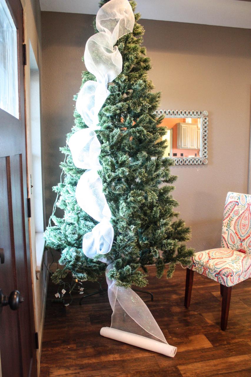 christmas tree decor with mesh How to Decorate a Christmas Tree from Start to Finish {the EASY way