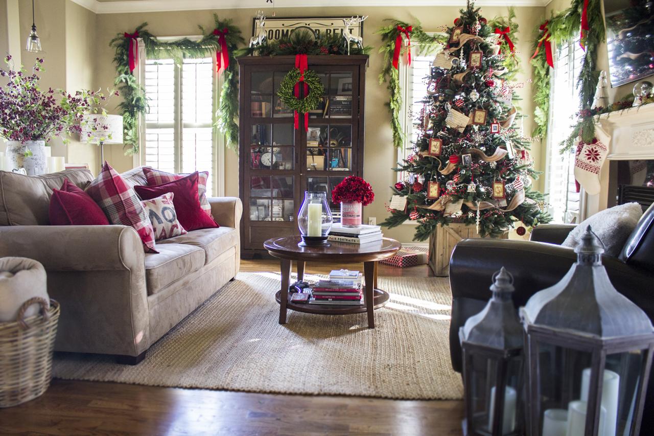 christmas decorating your home Holiday Home Tour Classic Christmas Decor