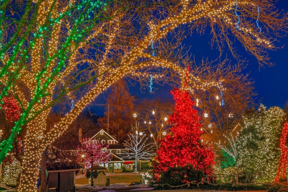 christmas decorations attractions near me Christmas Festival Peddler's Village Pa 2021 Best Christmas Tree 2021