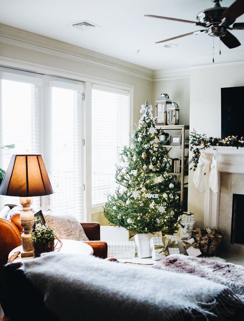 christmas decor ideas white and gold Simple White & Gold Christmas Decor Cristin Cooper