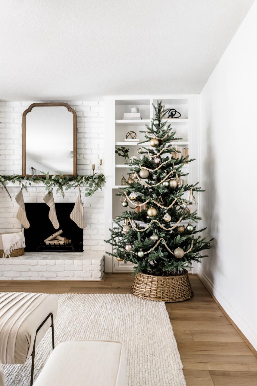 christmas tree decor ideas simple Modern, Minimalistic Christmas Tree Decor Halfway Wholeistic