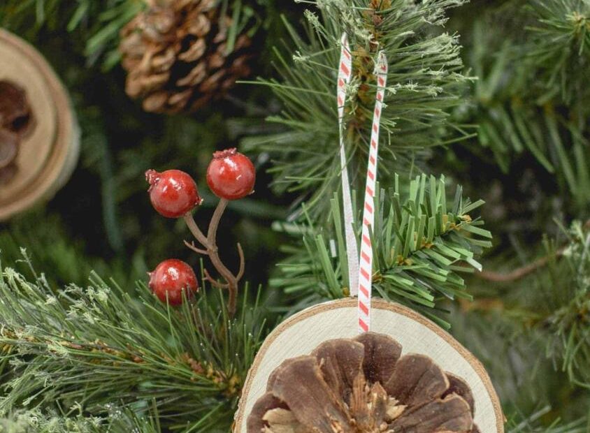 christmas decoration ideas with natural materials 15 Best Christmas Decorations Made From Natural Materials DIY Ideas