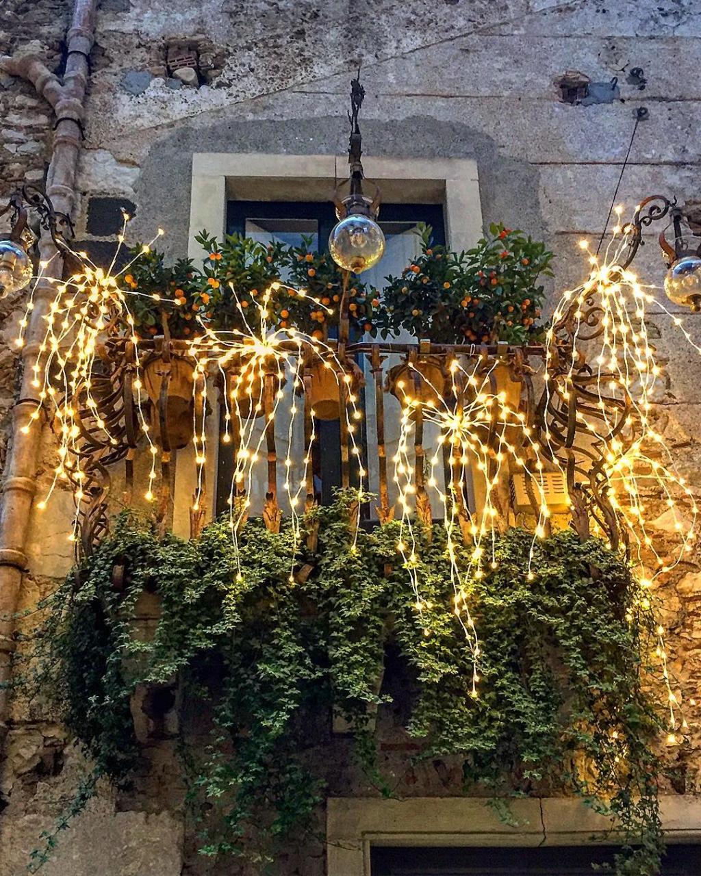 christmas decoration ideas balcony 50 Christmas Balcony Décor ideas which are opulent and classy > Detectview