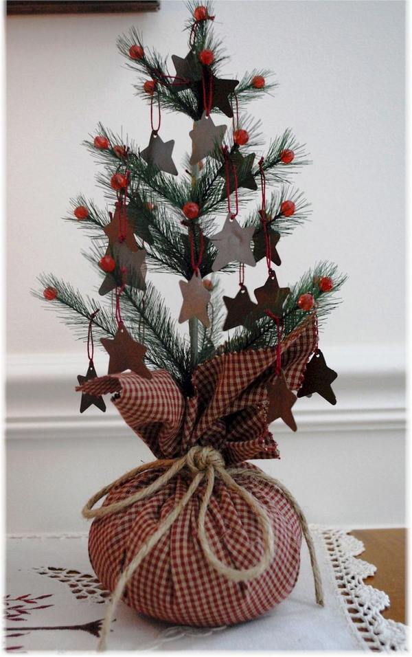 diy primitive christmas decor Primitive Christmas tree ornaments and decoration in primitive style