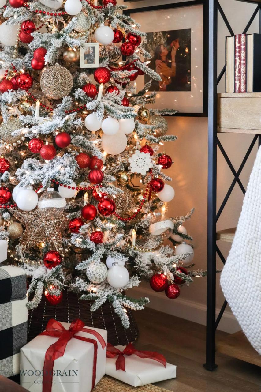 christmas tree decor ideas red and gold Red, White & Gold Christmas Tree The Wood Grain Cottage