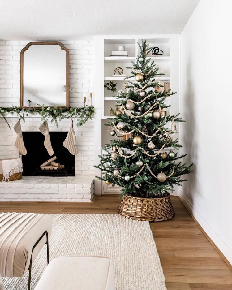 minimalist christmas decor ideas 20 Simple Minimalist Christmas Decor DIYs For The Holidays