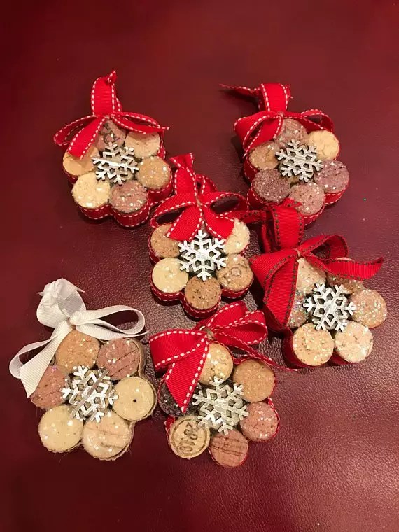 wine cork christmas decor Easy DIY Wine Corks Christmas Crafts World inside pictures