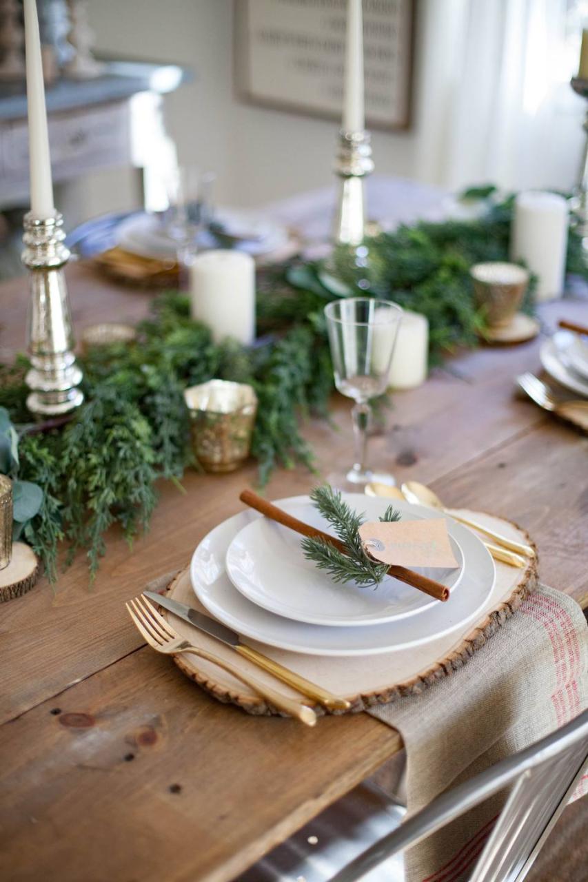 rustic christmas tabletop decor 22 Pretty Christmas Table Decorations and Settings