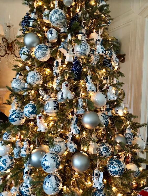 christmas tree decor blue and silver 62 Silver And Blue Décor Ideas For Christmas And New Year DigsDigs