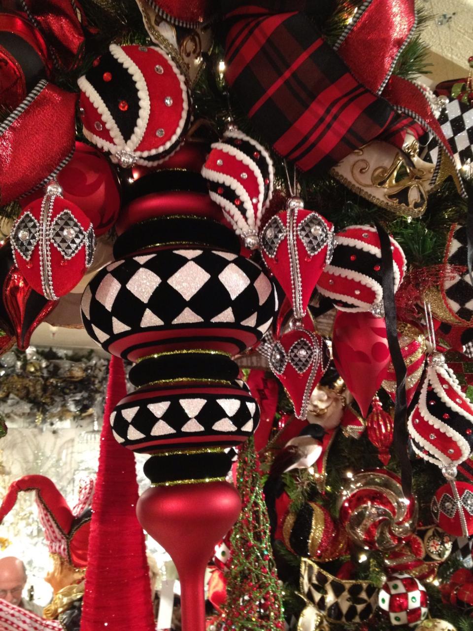 black white and red christmas decor 30+ Red And Black Christmas Decorations DECOOMO