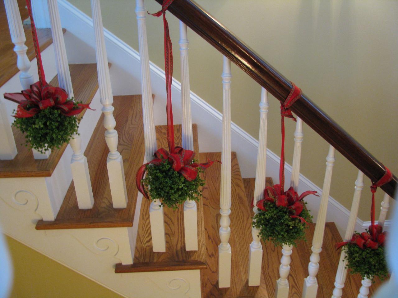 christmas decorations outdoor stairs Astonishing Holiday Decorating Ideas For Banisters, Outdoor decorations