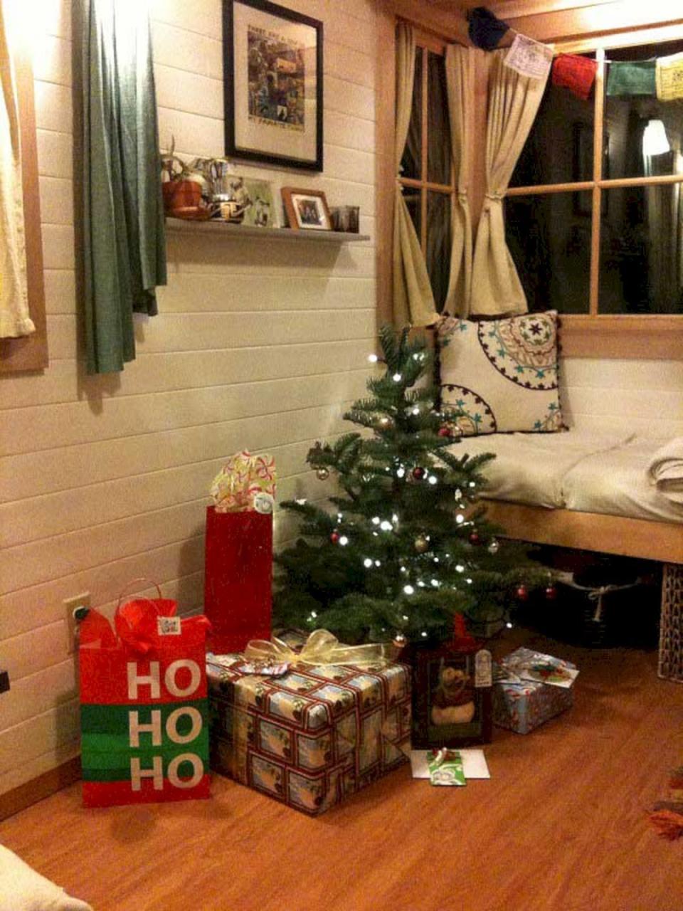 christmas decorating ideas small house Beautiful Christmas Decorating Ideas For Tiny House (16 Most Amazing