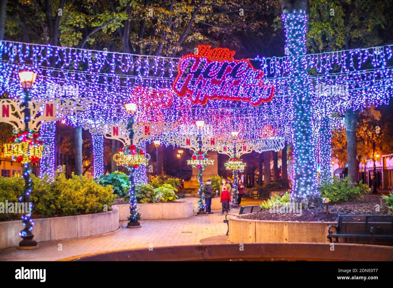 christmas decor of augusta Augusta, Ga USA 12 17 20 Netflix Christmas light decoration downtown