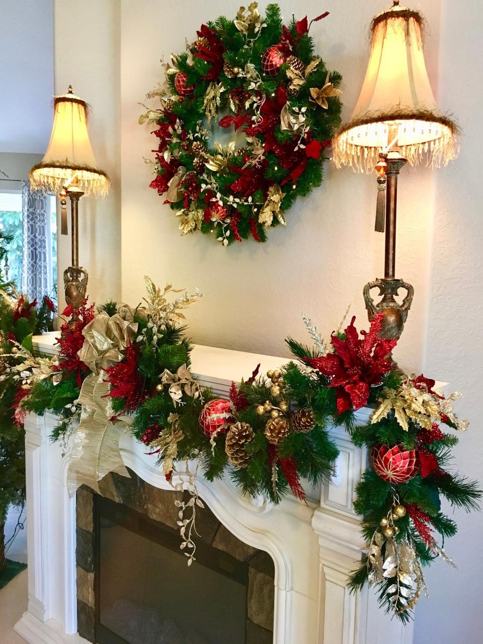 christmas decor ideas garland 20+ Christmas Garland Decorating Ideas The Urban Decor