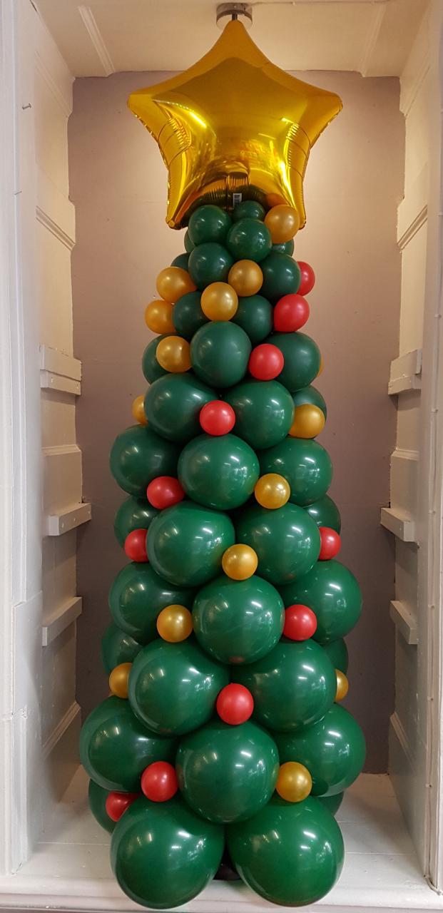 christmas tree decor with balloons Christmas tree made from balloons Christmas balloons, Christmas