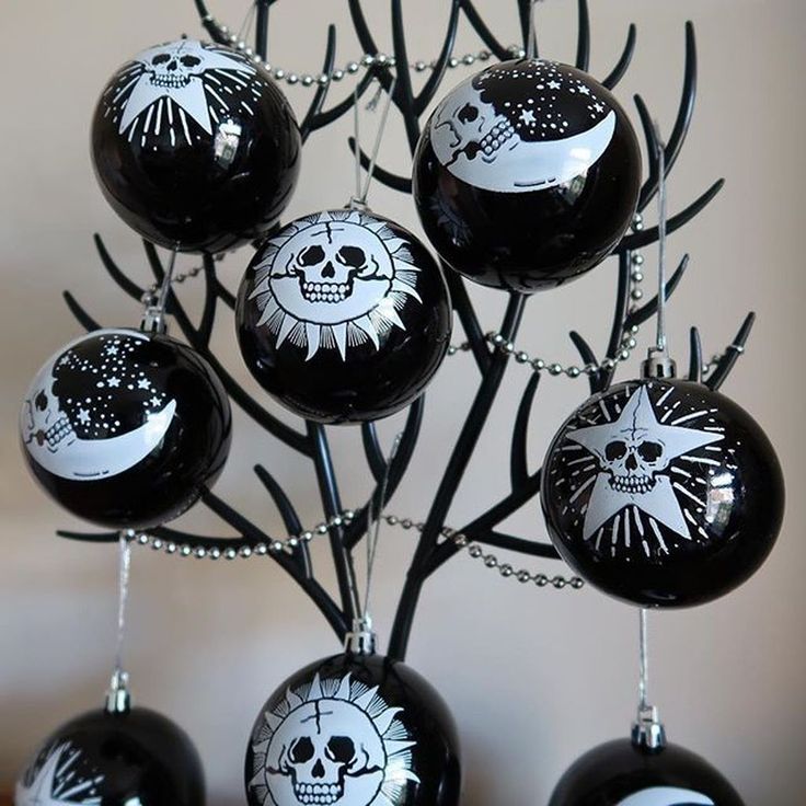 black christmas wall decor 41 Excellent Black Christmas Decorations Ideas That Looks