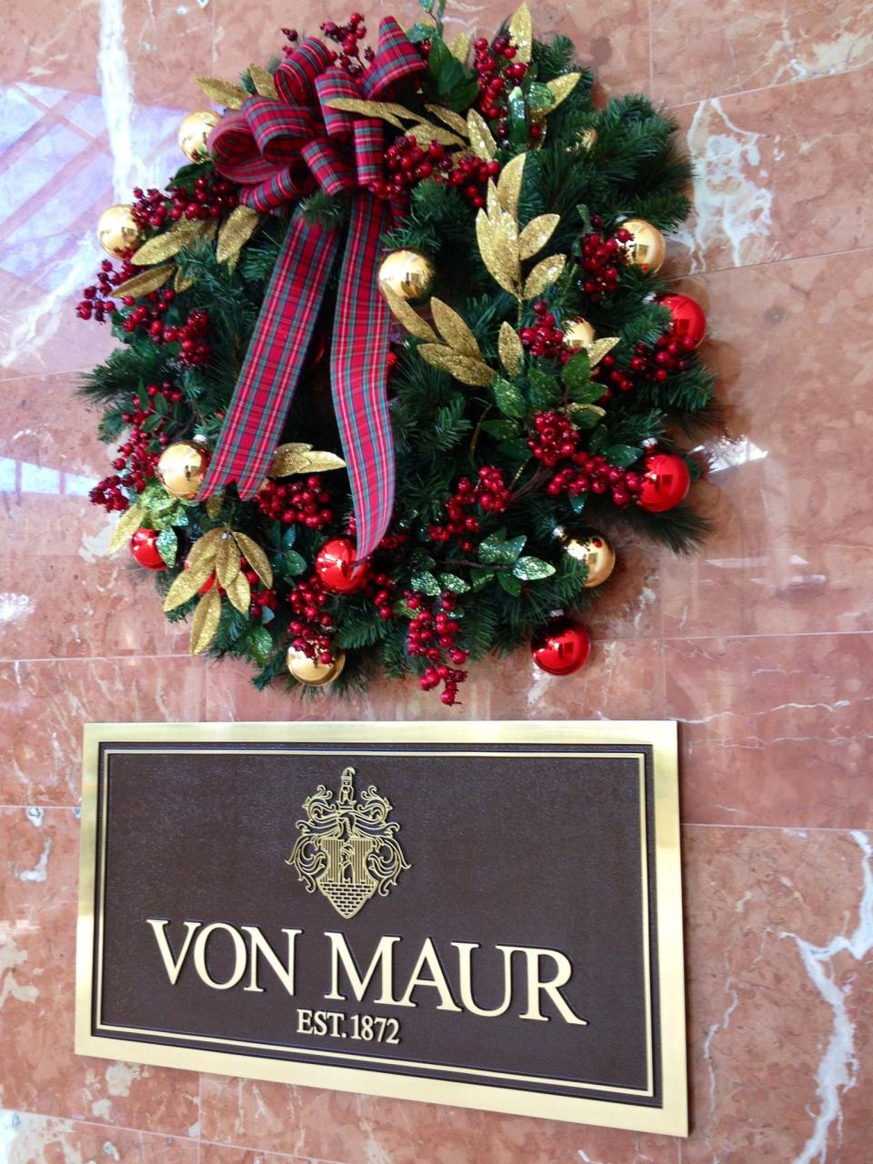 von maur christmas decor Von Maur Alpharetta, GA More holiday shopping trips! StokkeScoot