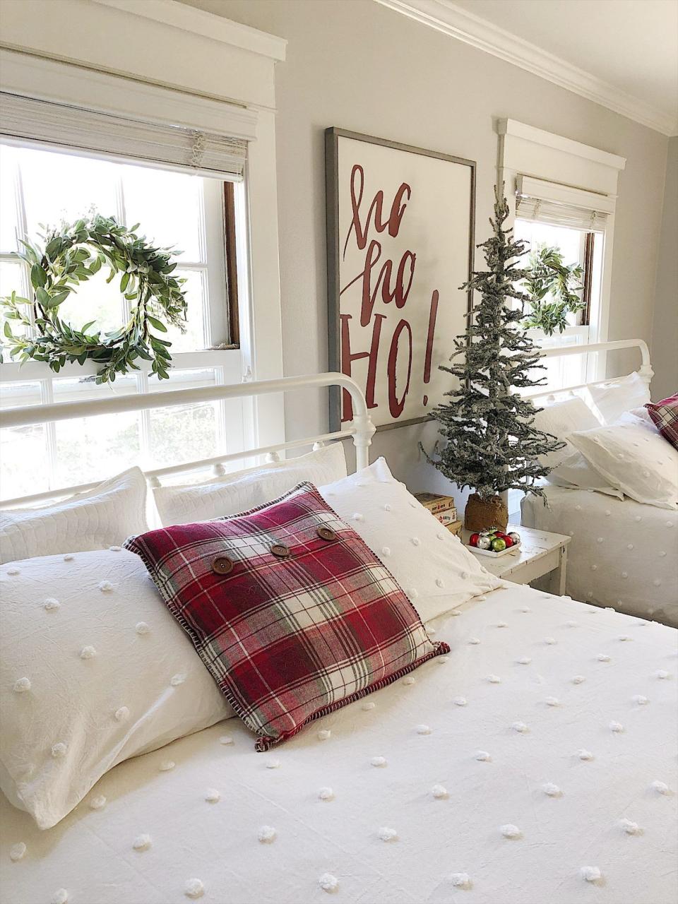 christmas bedroom decor ideas diy Cozy christmas decorations for bedroom Holiday Decor Ideas for Your Bedroom