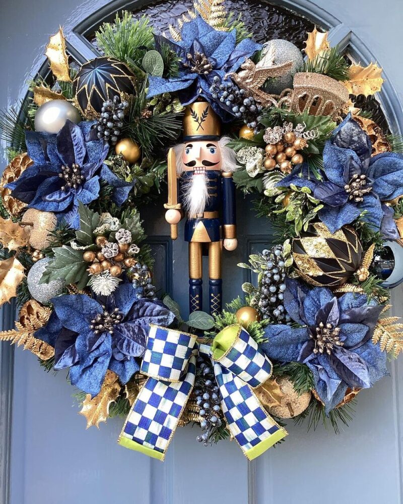 blue gold christmas decor 22 Elegant Blue and Gold Christmas Decor Ideas Where Luxury Meets