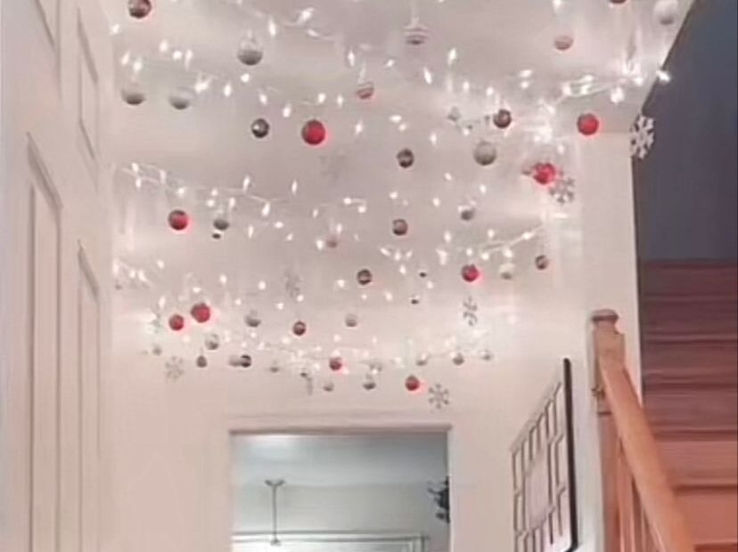 christmas ceiling decorations indoor Christmas Hallway, Diy Christmas Photo, Christmas Room Decor, Indoor