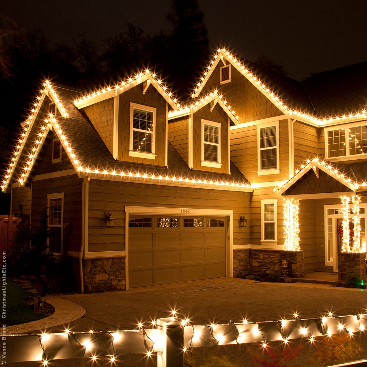 christmas decorations outdoor roof The Newbies Guide to Outdoor Christmas Decorating