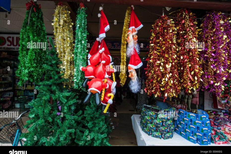 christmas decorations for sale in colombo Christmas decorations on sale in the street of Negombo, Sri Lanka Stock