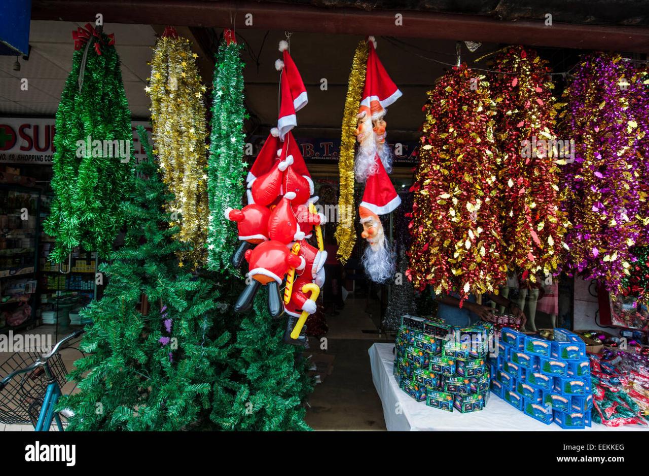 christmas decorations for sale in colombo Christmas decorations on sale in the street of Negombo, Sri Lanka Stock