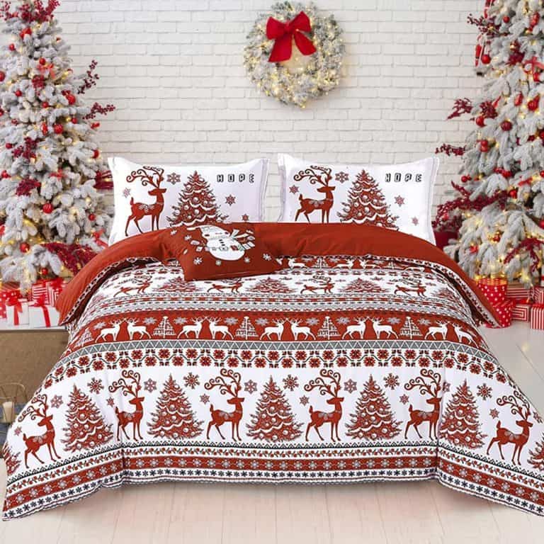 christmas decor dorm room 22 Genius Dorm Room Christmas Decor Ideas To Copy