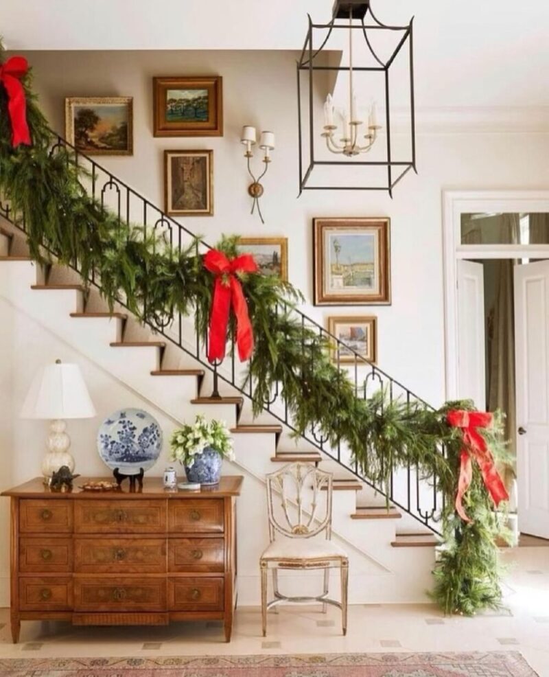 christmas decor entryway table 25 Elegant Christmas Entryway Table Decor Ideas to Guests with