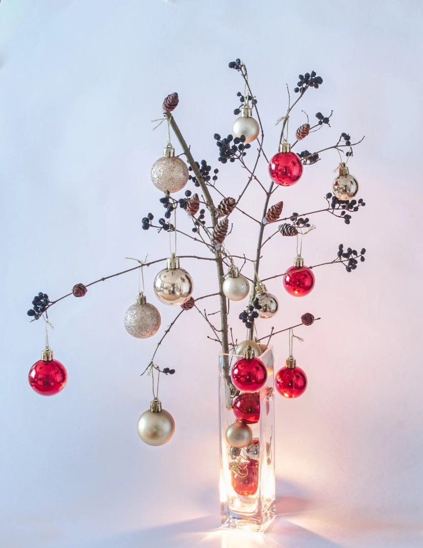 christmas decorating ideas glass vases Glass Vases Decoration Ideas for Christmas 25 Beautiful Arrangements