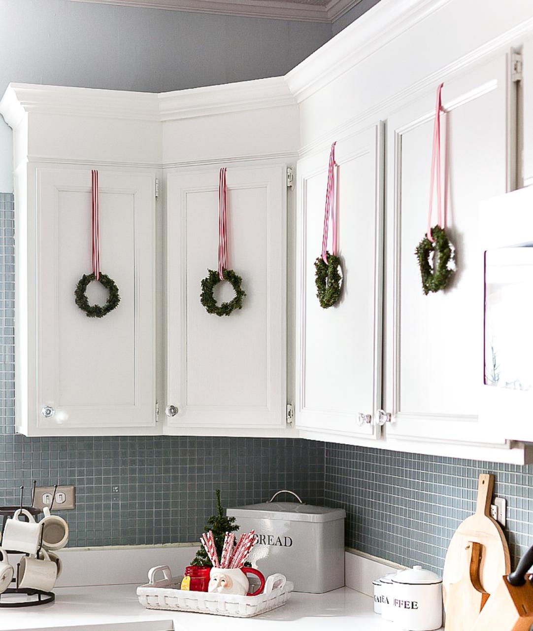 christmas decor ideas for kitchen cabinets Stylish christmas decoration for kitchen to spruce up your kitchen