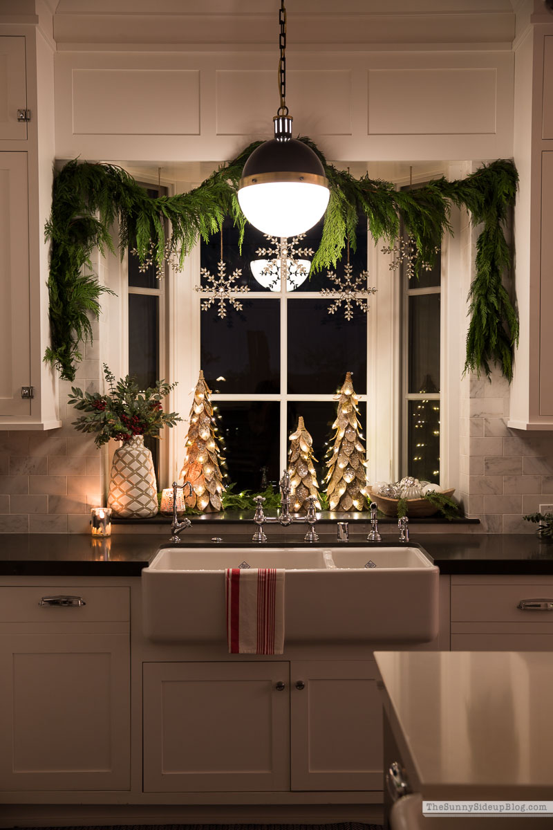 christmas decor kitchen window Top 99 kitchen christmas decor ideas for a festive touch