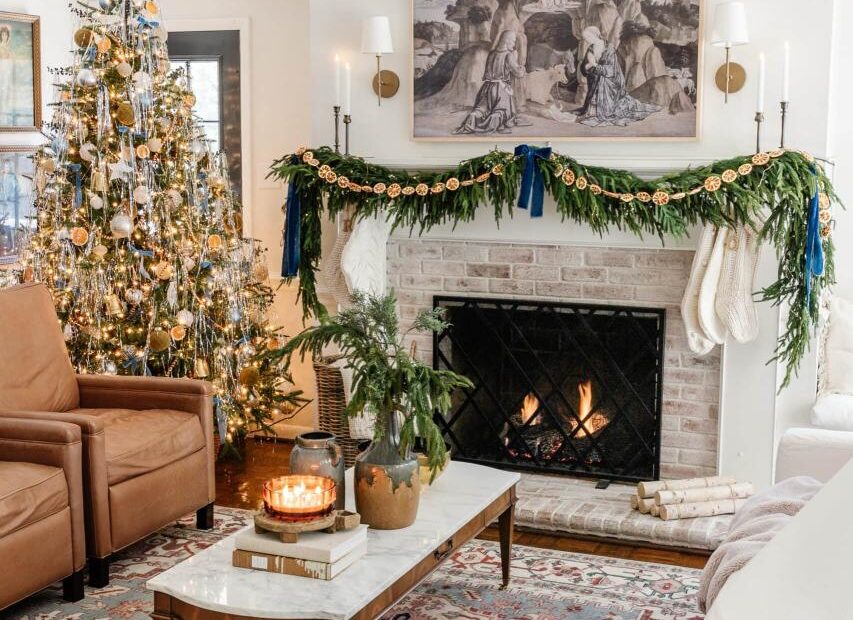 christmas decor ideas room 13 Cozy Christmas Living Room Decor Ideas DESIGN IT. STYLE IT.