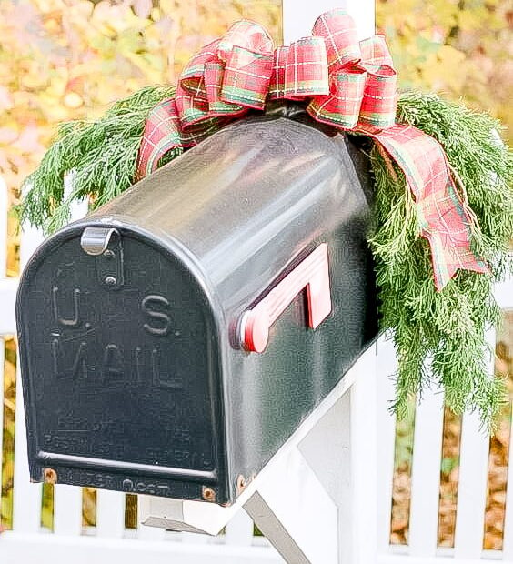 christmas mail box decor 30 Christmas Mailbox Decoration Ideas Nikki's Plate