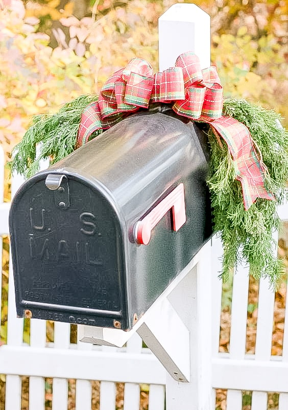 christmas mail box decor 30 Christmas Mailbox Decoration Ideas Nikki's Plate