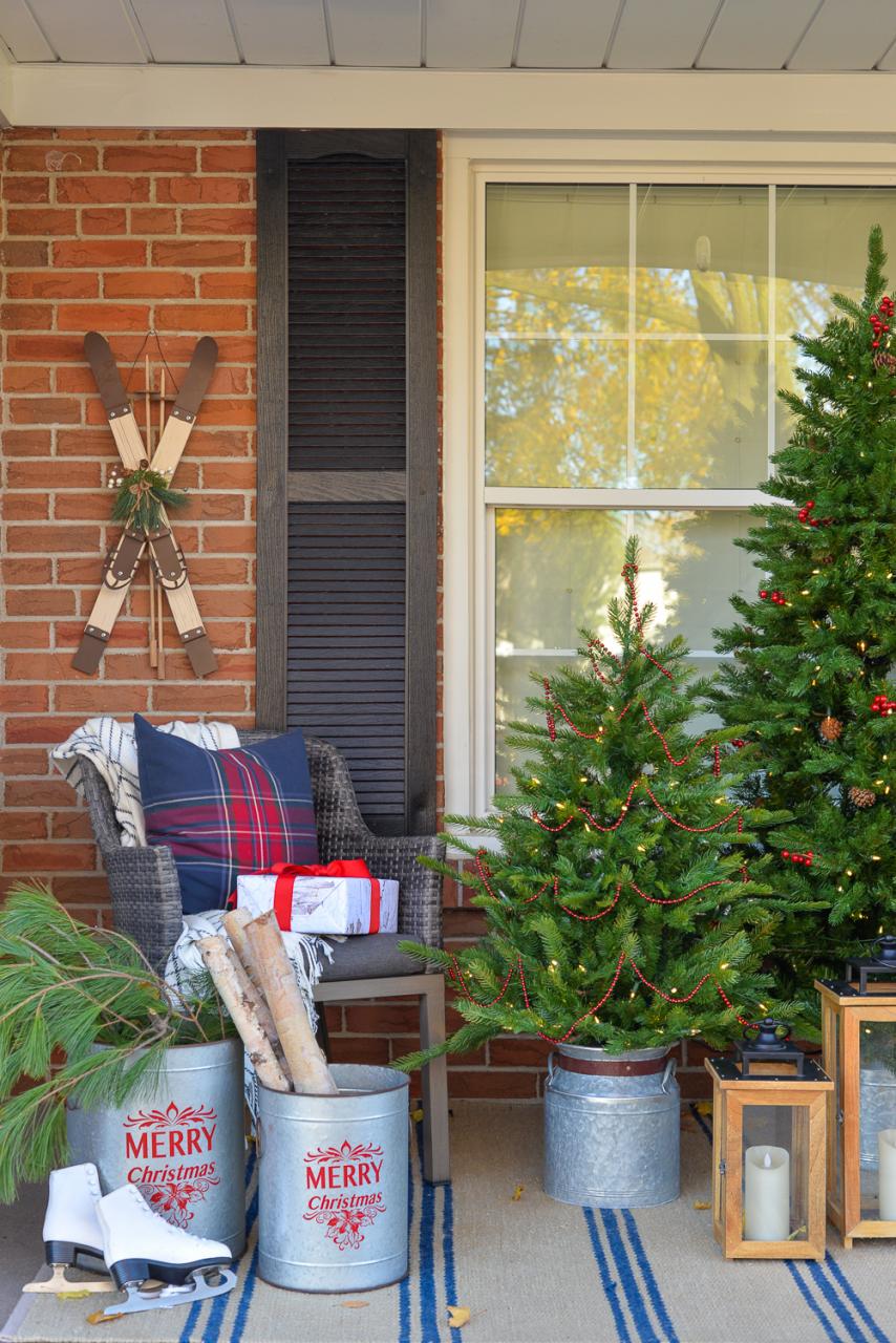 outdoor christmas decorating ideas front porch Outdoor Christmas Decorating Ideas for the Front Porch Rambling