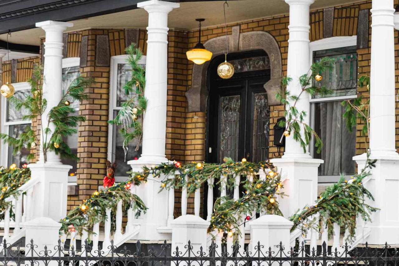 christmas decor ideas porch 68 Pretty Front Porch Christmas Decorating Ideas for a Festive