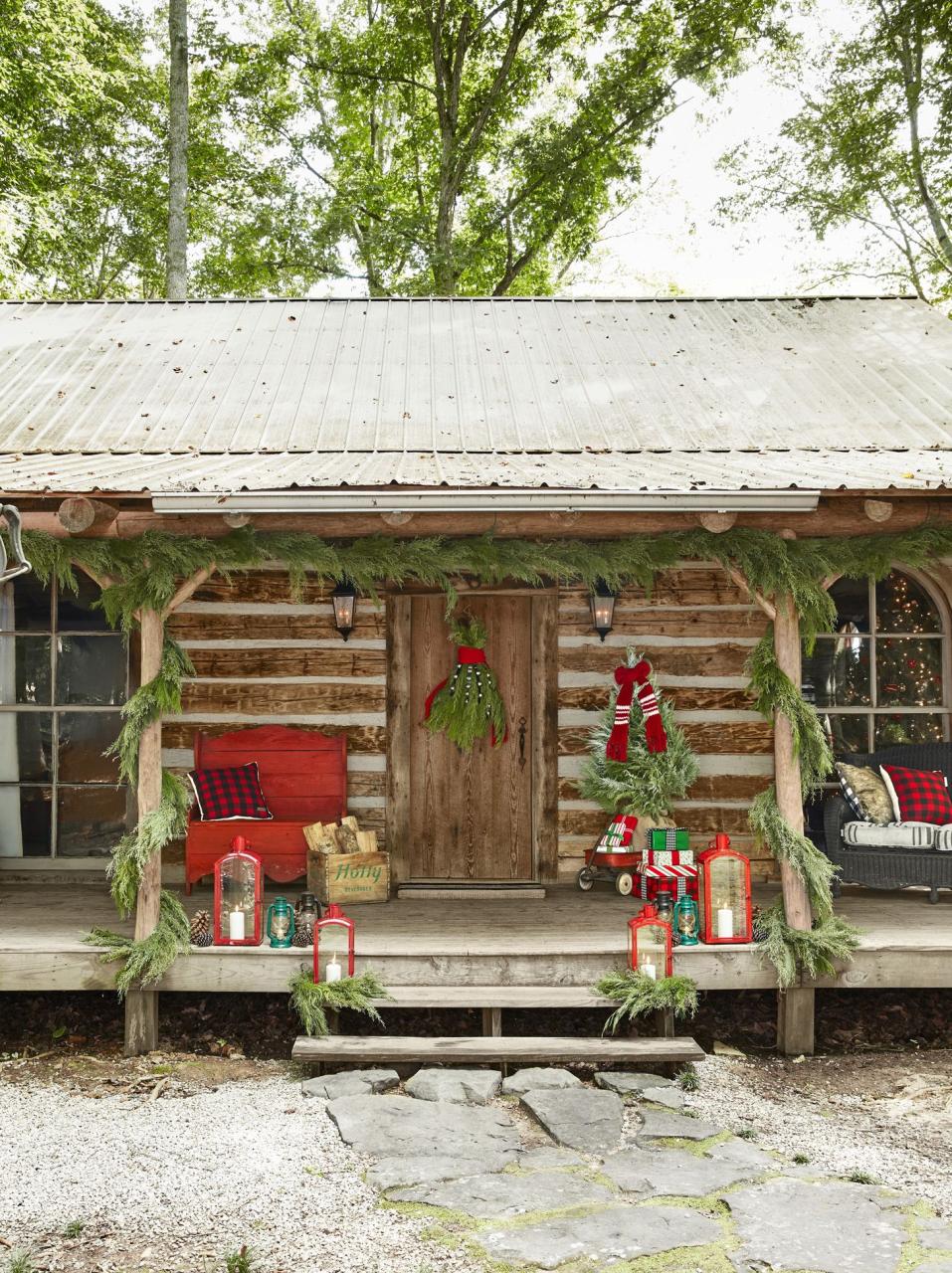 christmas decoration ideas porch 49 Best Photos Decorating Porch Columns For Christmas 40 Cool Diy