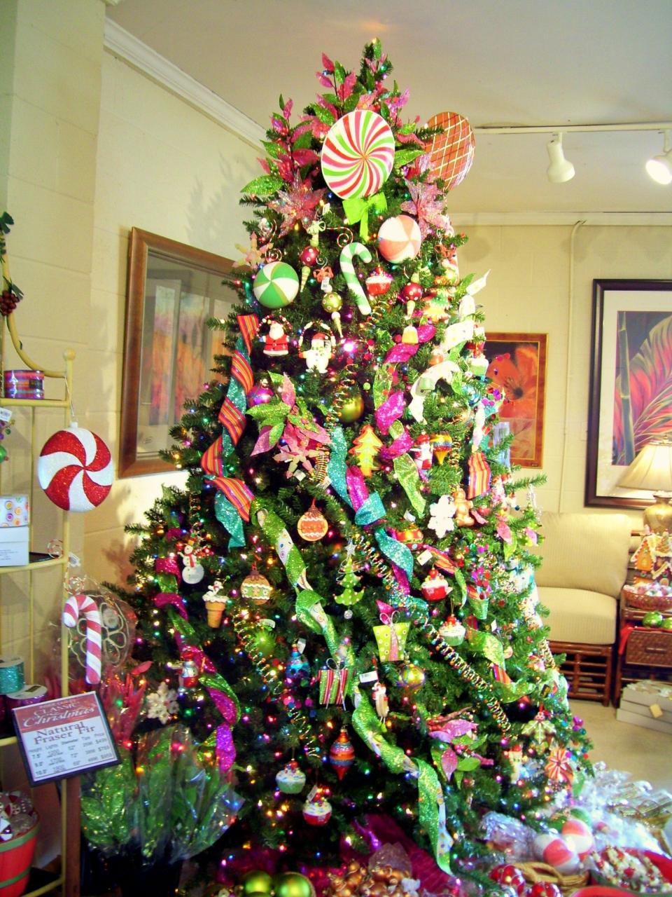 mini christmas tree decor ideas 10 Fabulous Cheap Christmas Tree Decorating Ideas 2024