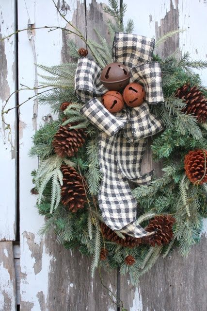 rustic christmas decorations outdoor 40 Comfy Rustic Outdoor Christmas Décor Ideas DigsDigs