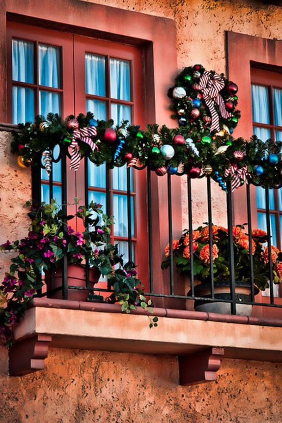 balcony decor for christmas 17 Cool Christmas Balcony Décor Ideas DigsDigs