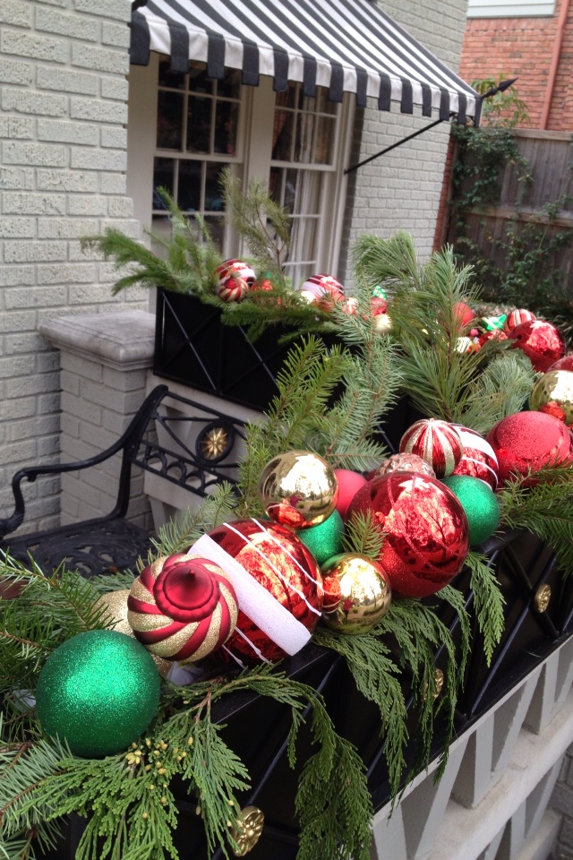 christmas decoration ideas balcony 17 Cool Christmas Balcony Décor Ideas DigsDigs