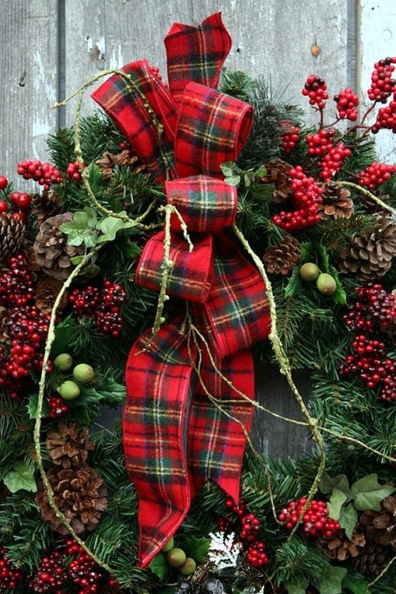 plaid christmas decor ideas 66 Cozy Plaid Décor Ideas For Christmas DigsDigs