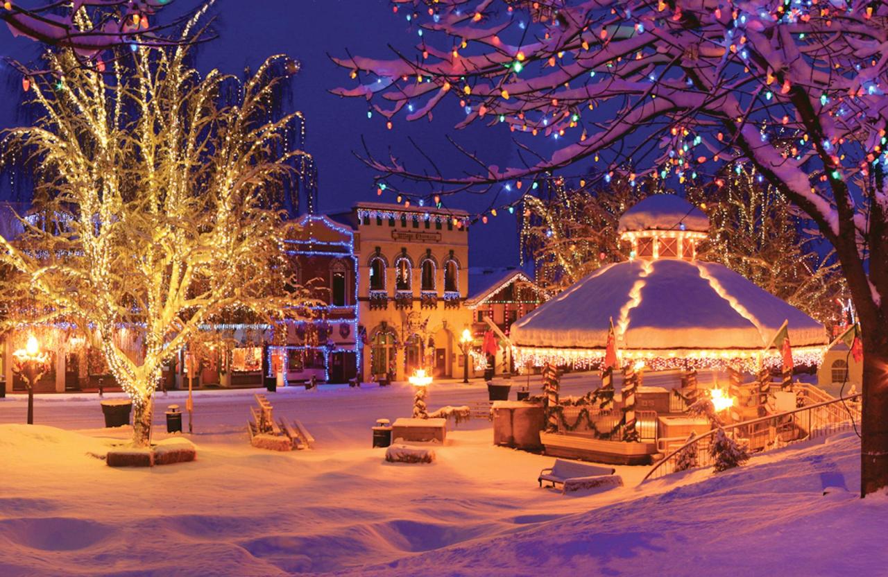 what cities decorate for christmas 15 ChristmasObsessed Towns